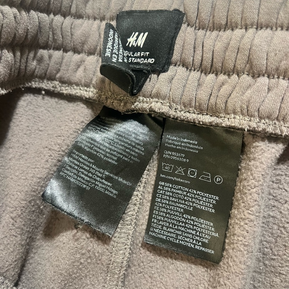 H&M Men's Brownish-Grey Athletic Shorts - Picture 6 of 6